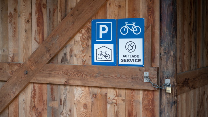 Parkplatze mit Ladestationen