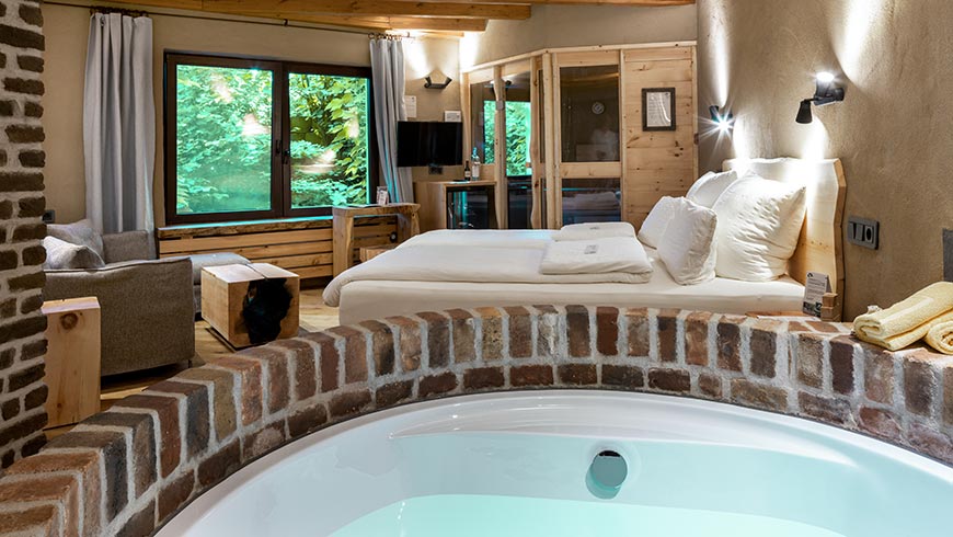 badewanne-wellnesszimmer-finnischesauna