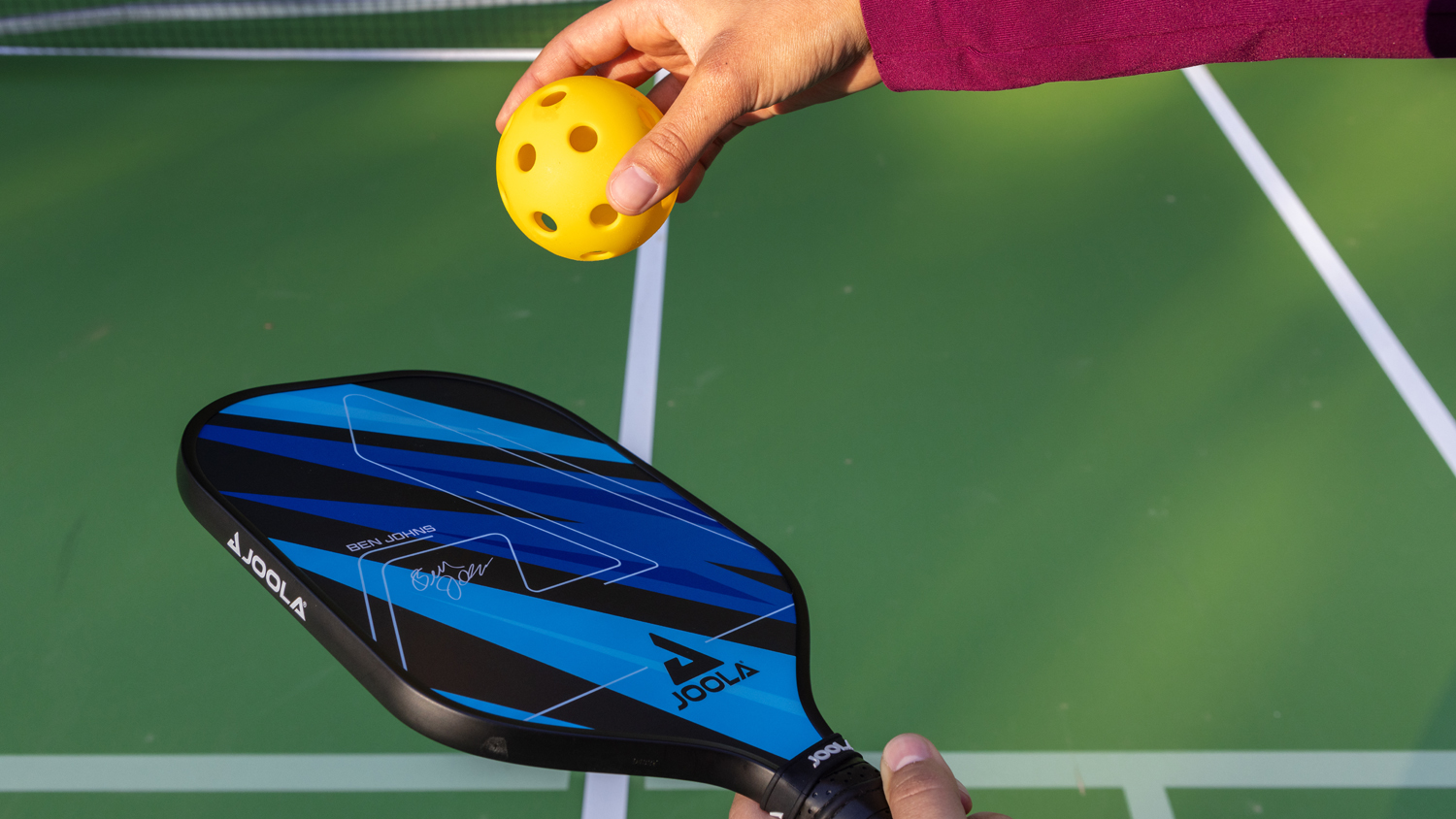 Pickleball aktiv im Fruehjahr draussen