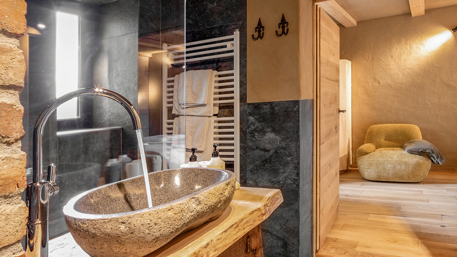 naturstein-badezimmer-wellnesshotel