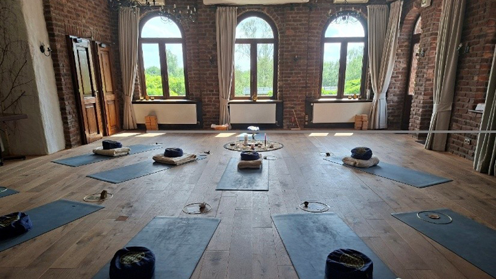 YogaTagesworkshop fuer Land Gut Hoehne-Gaeste am 24. Oktober 2026